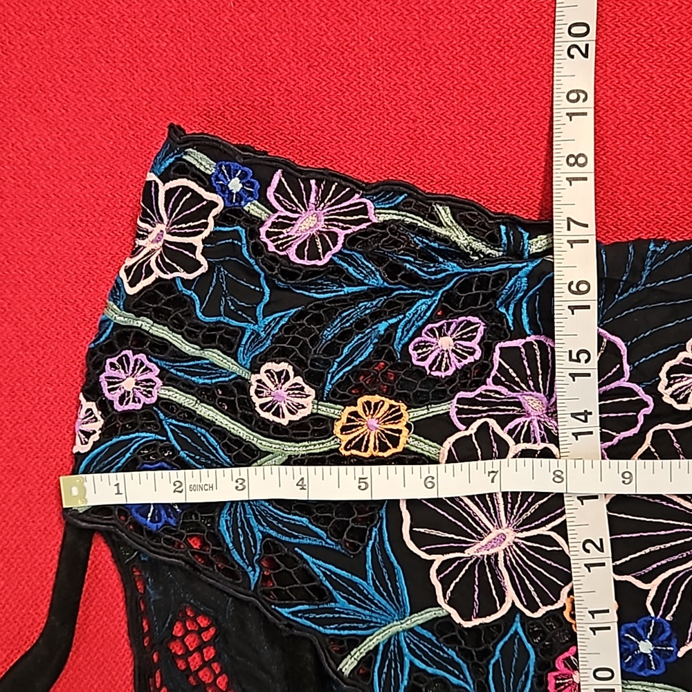 Floral embroidered black sleeveless top Small vibrant colors gorgeous detail - Picture 4 of 8